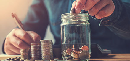 Ahorros acumulados en frasco